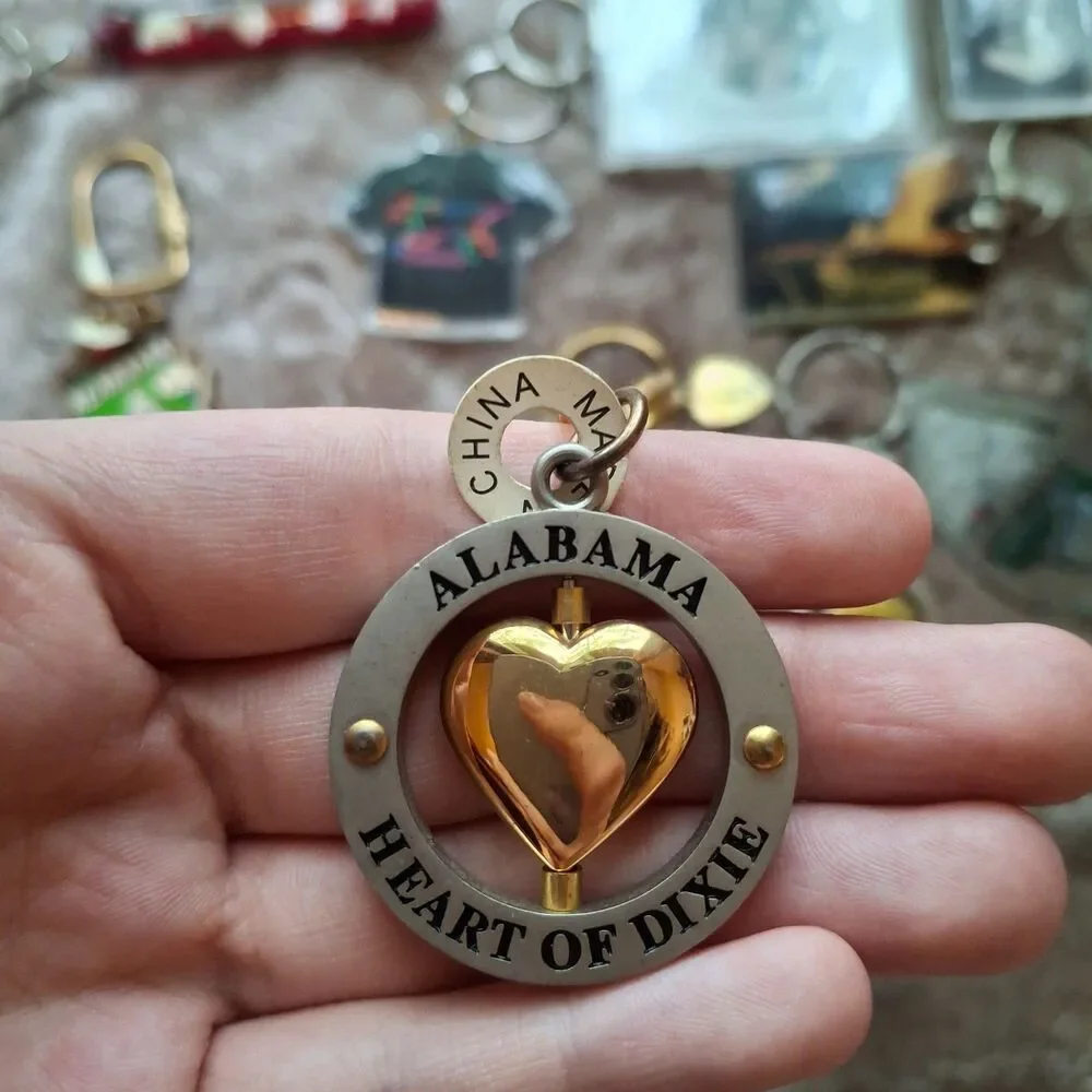 26 Vintage Southern USA Travel Souvenirs - Keychains - Alabama, Georgia - 90s